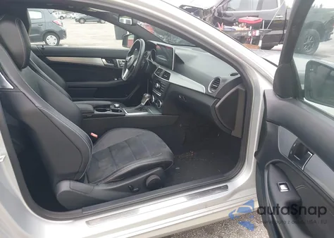 2015 Mercedes-Benz C 250 из США, поврежденный, VIN WDDGJ4HB7FG385443